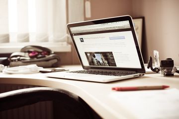 macbook-and-clutter-picjumbo-com